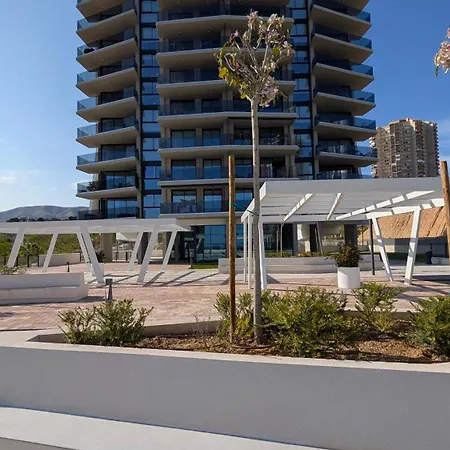 Sakura Lovely בנידורם