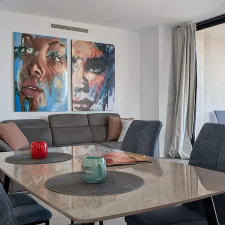 Sakura Lovely בנידורם